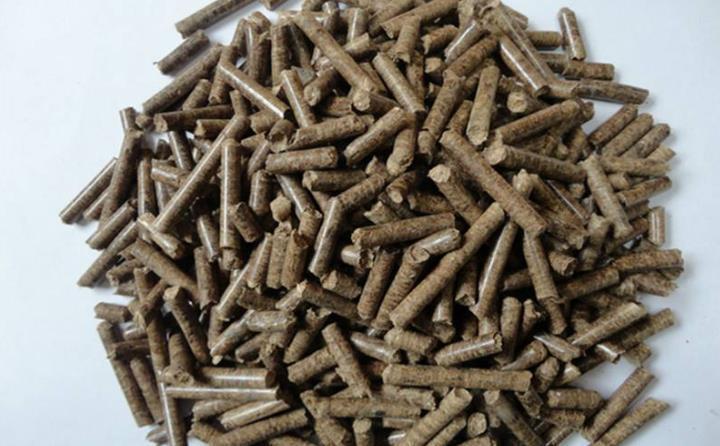 秸稈、鋸末、廢木頭等秸稈顆粒機加工成顆粒狀的生物質(zhì)燃料